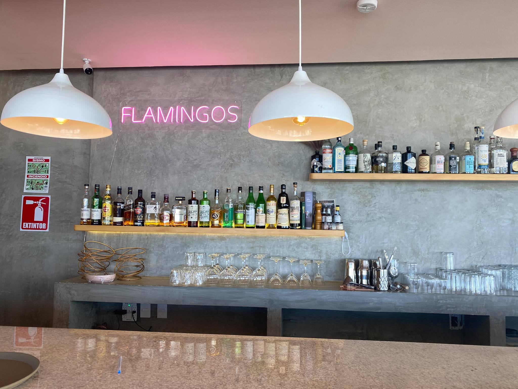Flamingos Bar